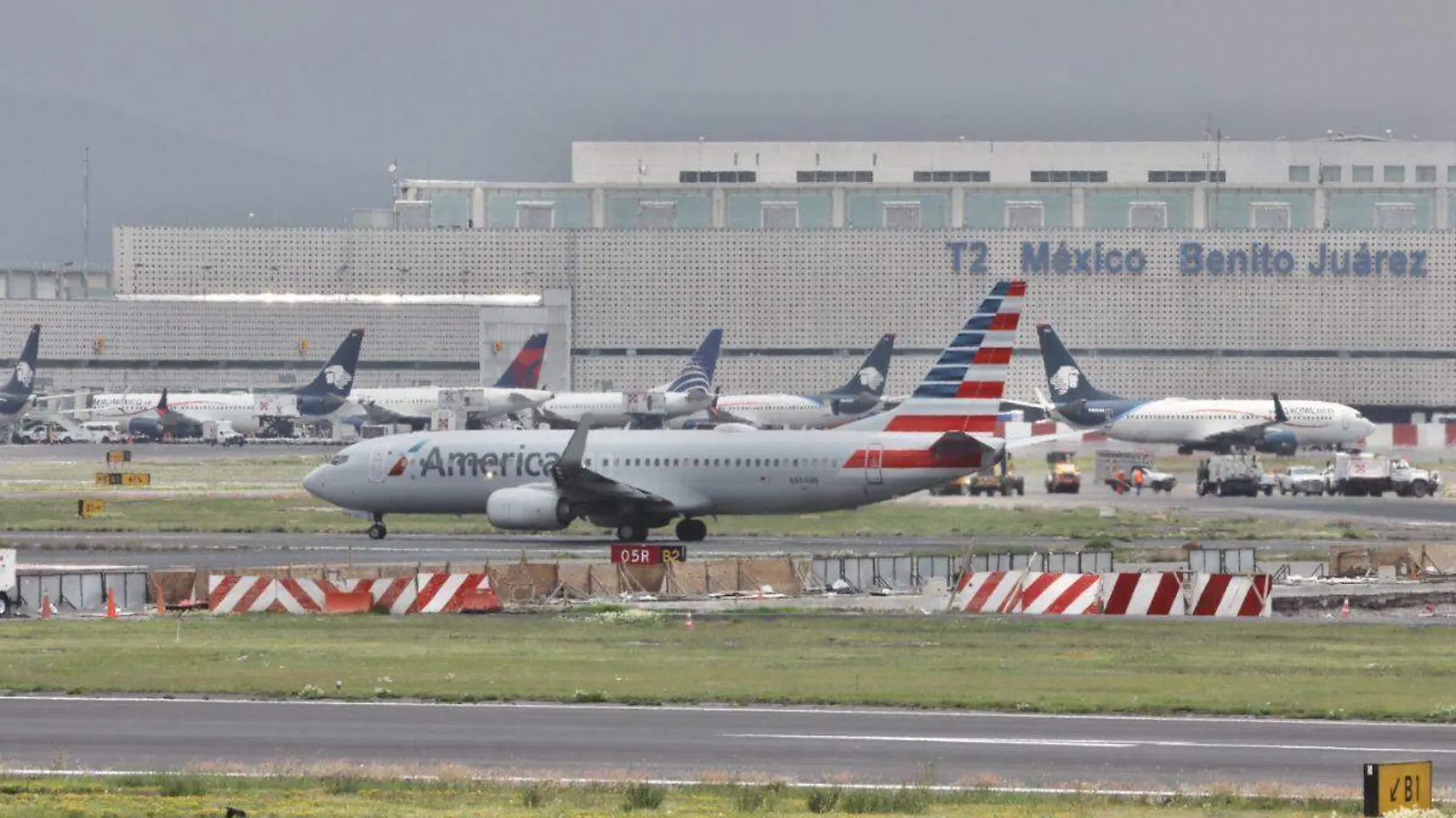 Chocan dos aviones en las pistas del AICM